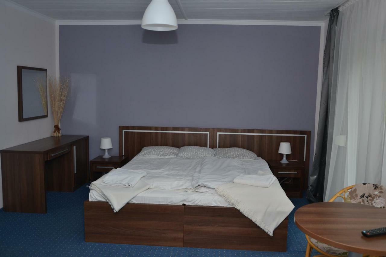 Zielone Pokoje Zielona Góra Buitenkant foto
