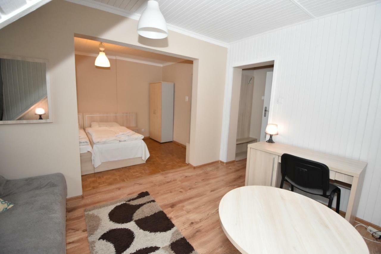 Zielone Pokoje Zielona Góra Buitenkant foto
